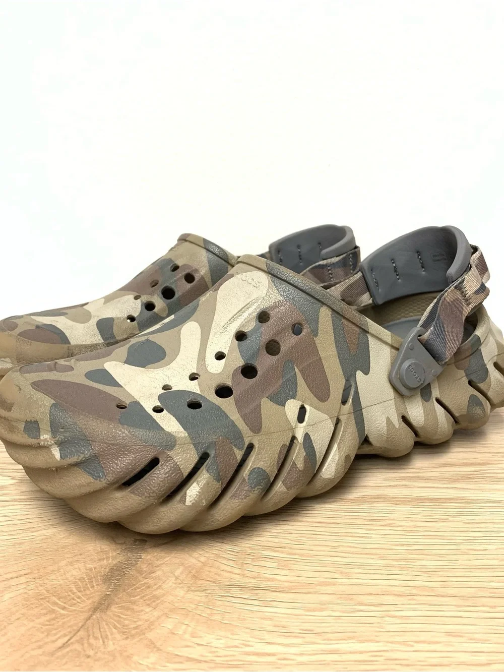 Crocs Echo Camo Redux Clog Shoes Mens 7 Womens 9 Gray Tan Camouflage Scuffs